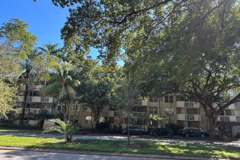 Купить кондоминиум в Норт-Майами, Флорида 1 спальня, 66.33м2, № 1997200 - фото 2