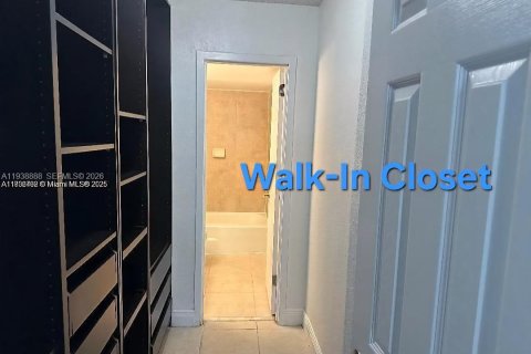 Купить кондоминиум в Норт-Майами, Флорида 1 спальня, 66.33м2, № 1997200 - фото 12