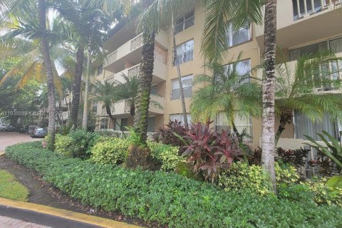 Купить кондоминиум в Норт-Майами, Флорида 1 спальня, 66.33м2, № 1997200 - фото 3