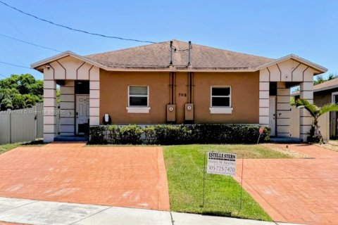 Immobilier commercial à vendre à Oakland Park, Floride: 263.84 m2 № 1953513 - photo 1