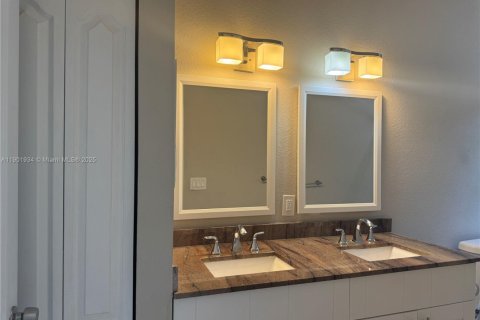 Immobilier commercial à vendre à Oakland Park, Floride: 263.84 m2 № 1953513 - photo 26