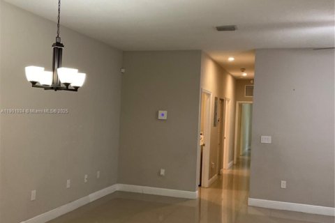 Immobilier commercial à vendre à Oakland Park, Floride: 263.84 m2 № 1953513 - photo 11