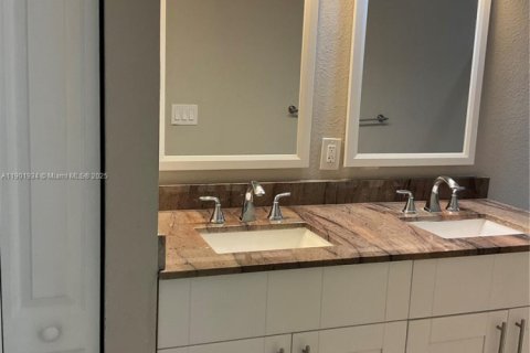 Immobilier commercial à vendre à Oakland Park, Floride: 263.84 m2 № 1953513 - photo 27