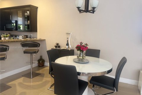 Immobilier commercial à vendre à Oakland Park, Floride: 263.84 m2 № 1953513 - photo 7