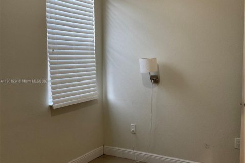 Immobilier commercial à vendre à Oakland Park, Floride: 263.84 m2 № 1953513 - photo 29