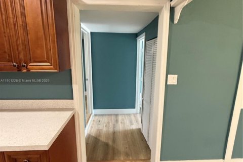 Casa en venta en Vero Beach, Florida, 4 dormitorios, 86.96 m2 № 1954023 - foto 2