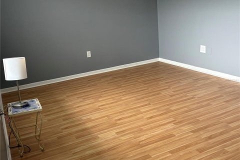 Condo in Gulfport, Florida, 1 bedroom  № 1717775 - photo 13