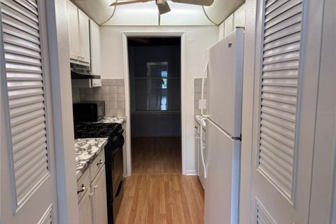 Condo in Gulfport, Florida, 1 bedroom  № 1717775 - photo 17