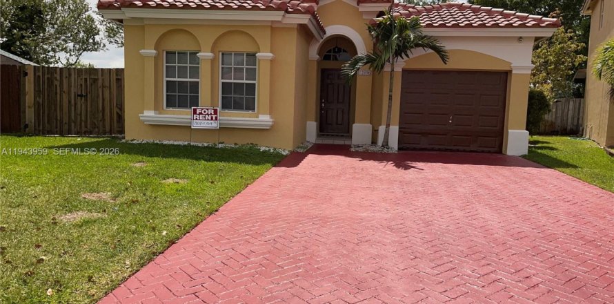 Дом в Мирамар, Флорида 3 спальни, 143.26м2 № 2003989