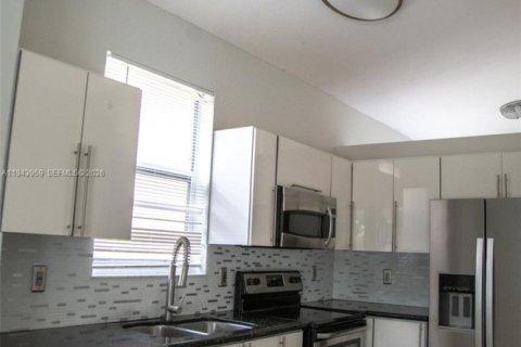 Купить виллу или дом в Мирамар, Флорида 3 спальни, 143.26м2, № 2003989 - фото 6