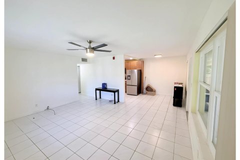 Condominio en venta en Lauderdale Lakes, Florida, 2 dormitorios, 85.66 m2 № 2250065 - foto 7