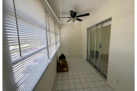 Condominio en venta en Lauderdale Lakes, Florida, 2 dormitorios, 85.66 m2 № 2250065 - foto 16