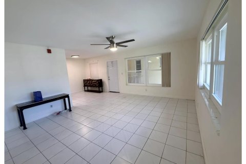 Condominio en venta en Lauderdale Lakes, Florida, 2 dormitorios, 85.66 m2 № 2250065 - foto 9