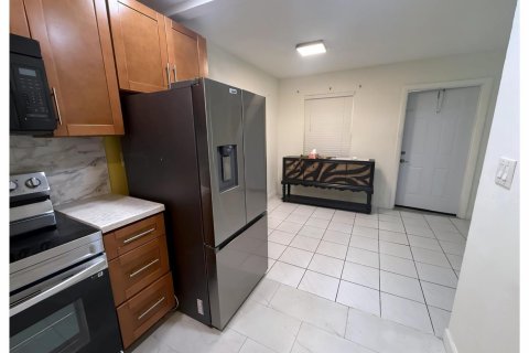 Condominio en venta en Lauderdale Lakes, Florida, 2 dormitorios, 85.66 m2 № 2250065 - foto 5