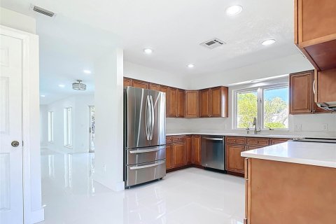 Villa ou maison à louer à Vero Beach, Floride: 4 chambres, 262.82 m2 № 2376506 - photo 6