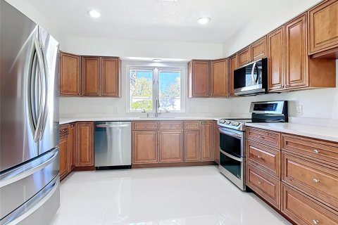 Villa ou maison à louer à Vero Beach, Floride: 4 chambres, 262.82 m2 № 2376506 - photo 4
