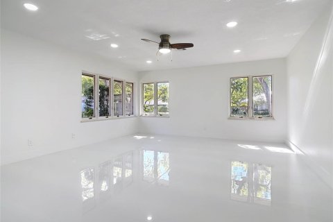 Villa ou maison à louer à Vero Beach, Floride: 4 chambres, 262.82 m2 № 2376506 - photo 13
