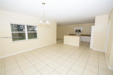 Casa en venta en Homestead, Florida, 4 dormitorios, 261.8 m2 № 2045541 - foto 11
