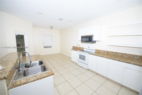 Casa en venta en Homestead, Florida, 4 dormitorios, 261.8 m2 № 2045541 - foto 13