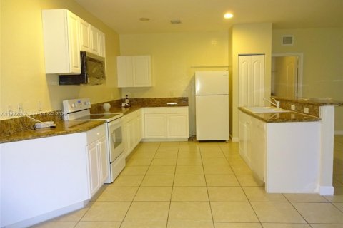 Casa en venta en Homestead, Florida, 4 dormitorios, 261.8 m2 № 2045541 - foto 15