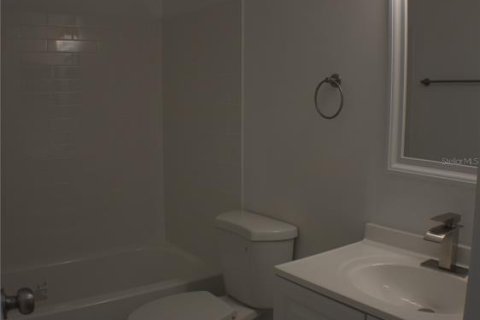 House in Largo, Florida 2 bedrooms, 105.17 sq.m. № 1903440 - photo 2