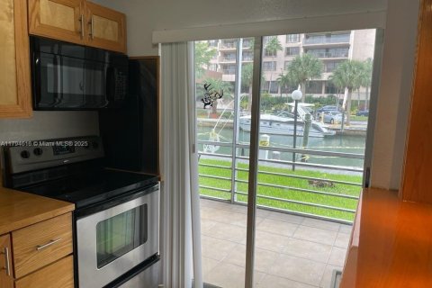 Copropriété à louer à Miami, Floride: 1 chambre, 77.48 m2 № 1665217 - photo 2