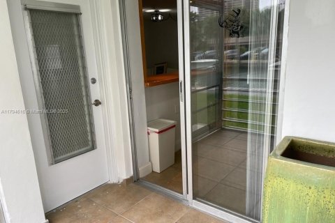 Copropriété à louer à Miami, Floride: 1 chambre, 77.48 m2 № 1665217 - photo 11