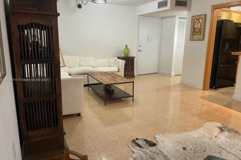 Copropriété à louer à Miami, Floride: 1 chambre, 77.48 m2 № 1665217 - photo 5