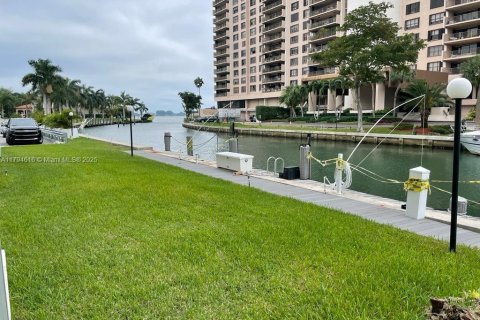 Copropriété à louer à Miami, Floride: 1 chambre, 77.48 m2 № 1665217 - photo 12