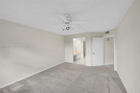 Condominio en venta en Coconut Creek, Florida, 2 dormitorios, 107.49 m2 № 2012225 - foto 15