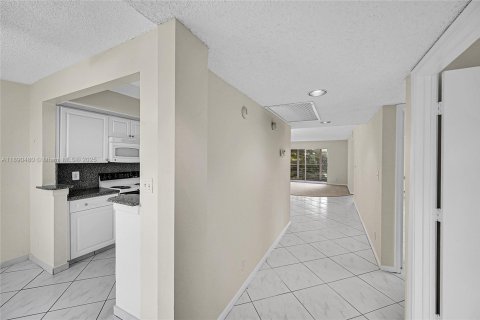 Condominio en venta en Coconut Creek, Florida, 2 dormitorios, 107.49 m2 № 2012225 - foto 3