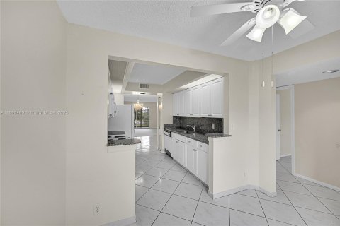 Condominio en venta en Coconut Creek, Florida, 2 dormitorios, 107.49 m2 № 2012225 - foto 5