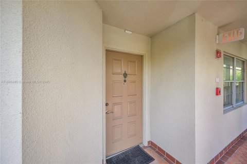 Condominio en venta en Coconut Creek, Florida, 2 dormitorios, 107.49 m2 № 2012225 - foto 2