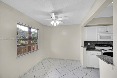 Condominio en venta en Coconut Creek, Florida, 2 dormitorios, 107.49 m2 № 2012225 - foto 4
