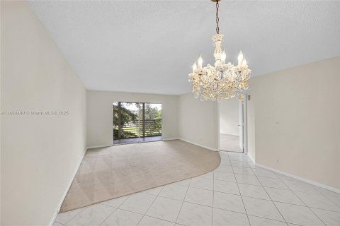 Condominio en venta en Coconut Creek, Florida, 2 dormitorios, 107.49 m2 № 2012225 - foto 11
