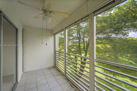 Condominio en venta en Coconut Creek, Florida, 2 dormitorios, 107.49 m2 № 2012225 - foto 23