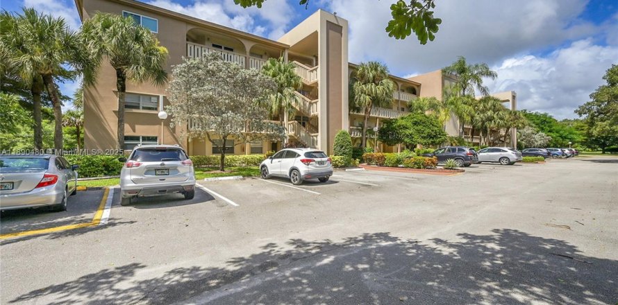 Condominio en Coconut Creek, Florida, 2 dormitorios  № 2012225