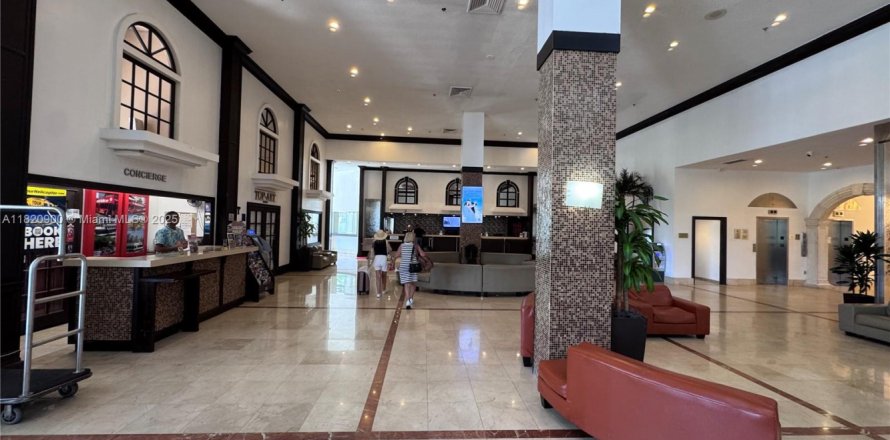 Studio in the Condo in Sunny Isles Beach, Florida № 1935700