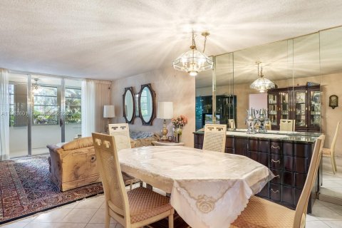 Copropriété à vendre à Lauderdale Lakes, Floride: 2 chambres, 89.19 m2 № 2026000 - photo 3