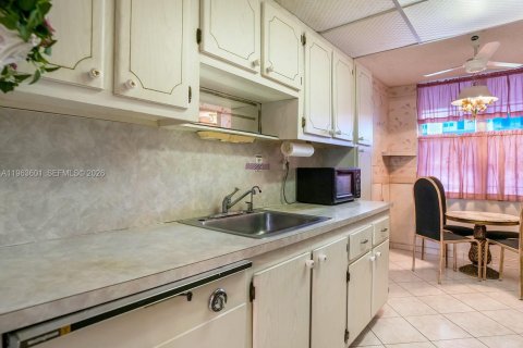 Copropriété à vendre à Lauderdale Lakes, Floride: 2 chambres, 89.19 m2 № 2026000 - photo 5