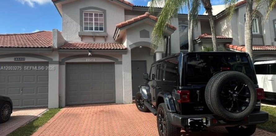 Таунхаус в Дорал, Флорида 3 спальни, 161.93м2 № 2066587