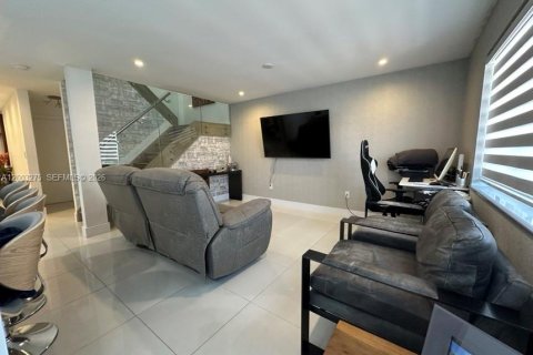 Купить таунхаус в Дорал, Флорида 3 спальни, 161.93м2, № 2066587 - фото 22