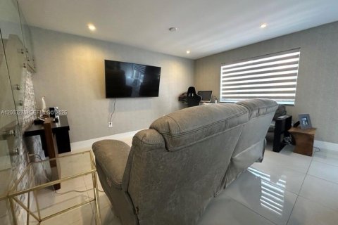 Купить таунхаус в Дорал, Флорида 3 спальни, 161.93м2, № 2066587 - фото 21