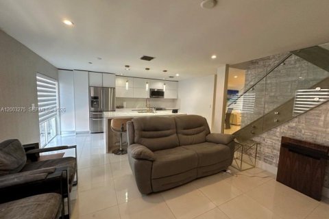 Купить таунхаус в Дорал, Флорида 3 спальни, 161.93м2, № 2066587 - фото 23