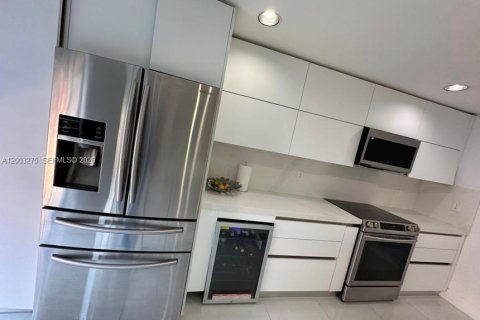 Купить таунхаус в Дорал, Флорида 3 спальни, 161.93м2, № 2066587 - фото 8