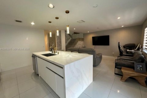 Купить таунхаус в Дорал, Флорида 3 спальни, 161.93м2, № 2066587 - фото 6