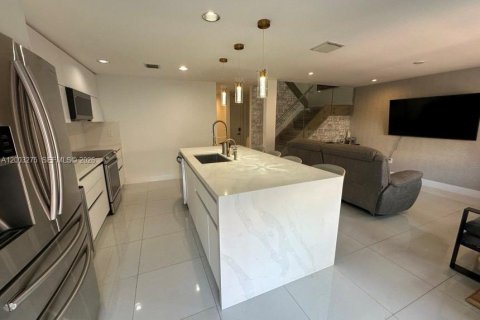 Купить таунхаус в Дорал, Флорида 3 спальни, 161.93м2, № 2066587 - фото 7