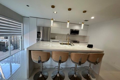 Купить таунхаус в Дорал, Флорида 3 спальни, 161.93м2, № 2066587 - фото 5