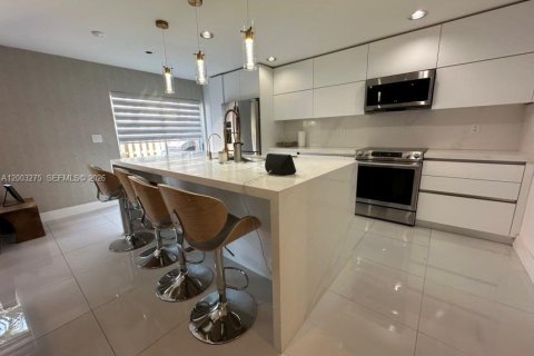 Купить таунхаус в Дорал, Флорида 3 спальни, 161.93м2, № 2066587 - фото 4