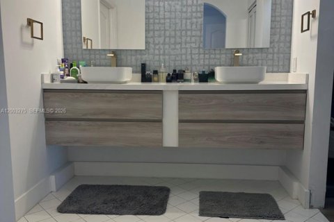 Купить таунхаус в Дорал, Флорида 3 спальни, 161.93м2, № 2066587 - фото 15